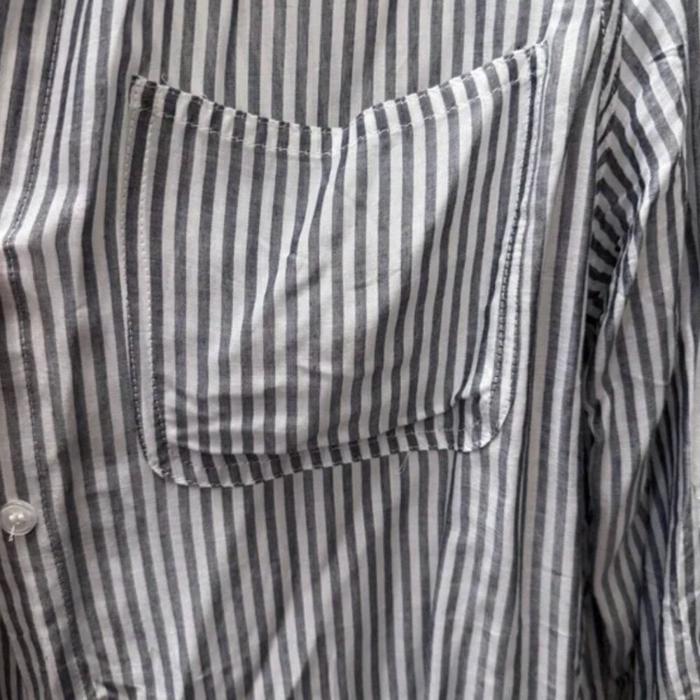 Velvet Heart Gray and White Striped Button Down Shirt with pocket M - Picture 3 of 6